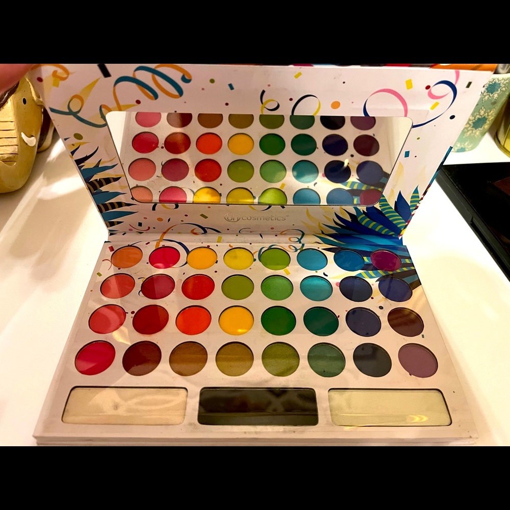 BH Cosmetics- Take Me Back To Brazil Palette 🔥
